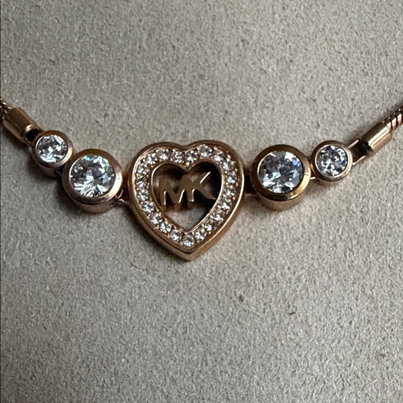Elegant Rose Gold Heart Bracelet - Picture 2 of 3